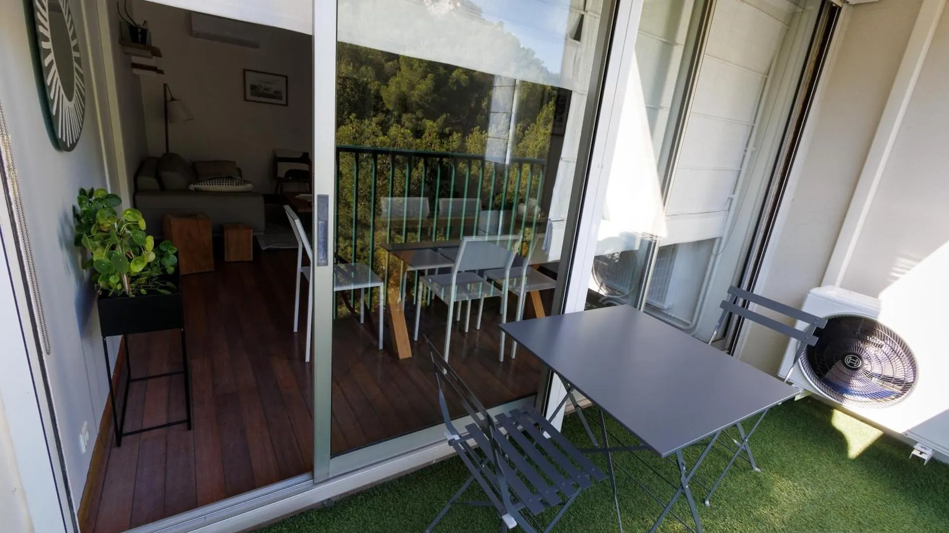 Grand Appartement T2, Lumineux, Au Calme, Au Pied Des Calanques, Proche Mer Marseilles Apartment